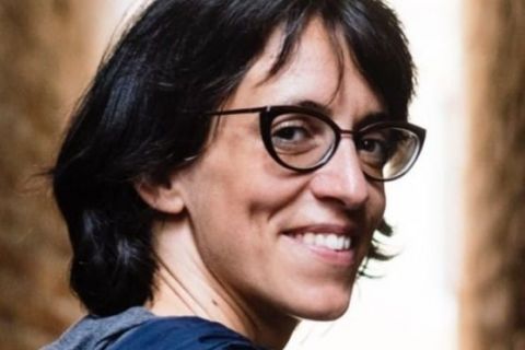 Federica Manzon è nata a Pordenone, 1981 e ha pubblicato i romanzi Come si dice addio (2008) e Di fama e di sventura (premio Rapallo Carige 2011 e premio Selezione Campiello 2011). Nel 2015 ha curato il volume I mari di Trieste (Bompiani). Con Feltrinelli ha pubblicato La nostalgia degli altri (2017) e Alma (2024), romanzo con cui ha vinto il Premio Campiello, il Premio Alassio e il Premio Stresa.