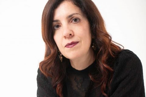 Nadia Terranova nata a Messina nel 1978 e vive a Roma. Ha pubblicato i romanzi Gli anni al contrario (Einaudi 2015, vincitore del premio Bagutta Opera Prima e del The Bridge Book Award), Addio fantasmi (Einaudi 2018, finalista al Premio Strega 2019), Trema la notte (Einaudi 2022, Premio Vittorini 2022, Premio internazionale del mare Piero Ottone 2023), Quello che so di te (Guanda 2025, finalista al Premio Strega 2025) e diversi libri per ragazzi tra cui Aladino (Orecchio Acerbo 2020, illustrazioni di Lorenzo Mattotti), Il segreto (Mondadori 2021, illustrazioni di Mara Cerri, Premio Andersen 2022; Premio Strega ragazze e ragazzi 2022), Il cortile delle sette fate (Guanda 2022, illustrazioni di Simona Mulazzani; finalista al Premio Campiello Junior), Scintilla (Mondadori 2024, illustrazioni di Mariachiara Di Giorgio). È tradotta in tutto il mondo.
